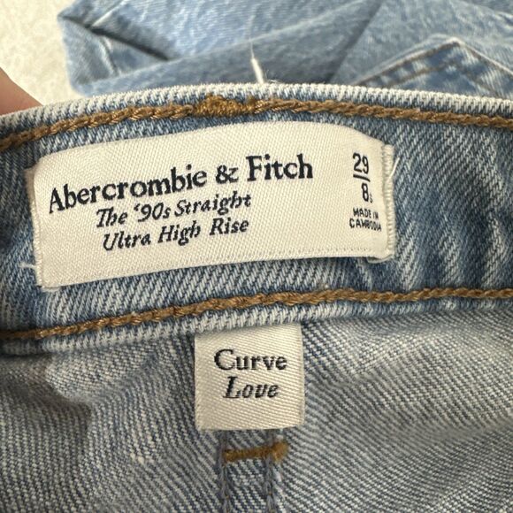 Abercrombie & Fitch Curve Love High Rise 90s Relaxed Jeans Size 29/8 Light Wash - Picture 6 of 9